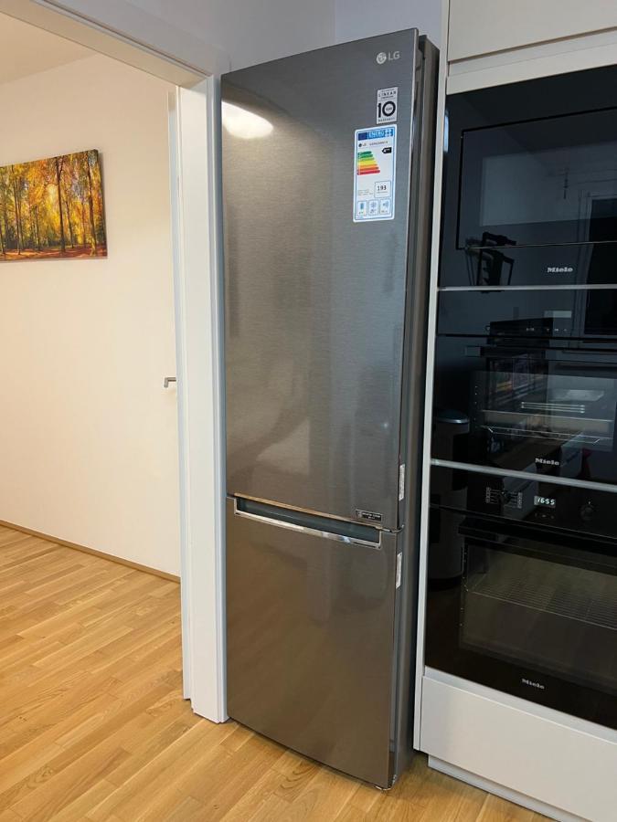 Modern Apartment Bei U Bahn Simmering ウィーン エクステリア 写真